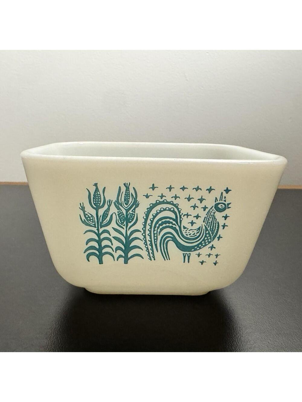 Pyrex Amish Butterprint 501B Refrigerator Dish 1.5 Cup Turquoise White USA